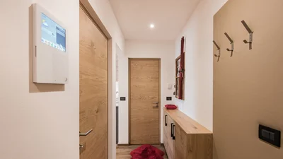Entrance and hallway of the apartment Sella in Ortisei